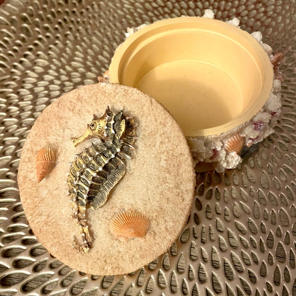 Seahorse jewelry box - Picture 6 of 6